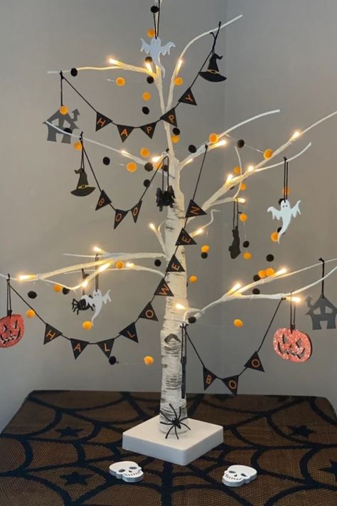 Halloween Tree - Most Googled Halloween Decor Trends of 2022 Fall Office Decorations, 2 Black Cats, Diy Halloween Tree, 3 Ghosts, Diy Christmas Yard Decorations, Halloween Tree Decorations, Wooden Bunting, Tree Branch Decor, Witches Hats