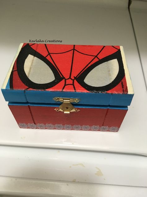 Painted Box Ideas For Boyfriend, Spider Man Box Gift, Memory Box Painting Ideas, Shoe Box Painting Ideas, Spiderman Gift Basket, Memory Box Ideas Diy Paint, Freshman Memory Box Ideas, Shoe Box Art, Senior Box Ideas