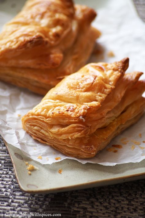 Paneer Puff, Puff Pastry Turnovers, Pastry Turnovers, Puff Recipe, Puff Pastry Sheets, Tea Time Snacks, Flaky Pastry, Puff Pastry Recipes, Indian Snacks