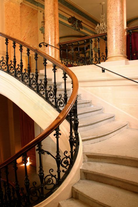 Victorian Banister, Stairs Victorian, Classic Railing, Home Grill Design, Exterior Railing, Victorian Stairs, Safety Grill, Luxury Stairs, Wrought Iron Stair Railing