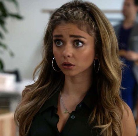 bella on Twitter: "an underrated character… " Sarah Hyland, Discord Server, Modern Family, Hair