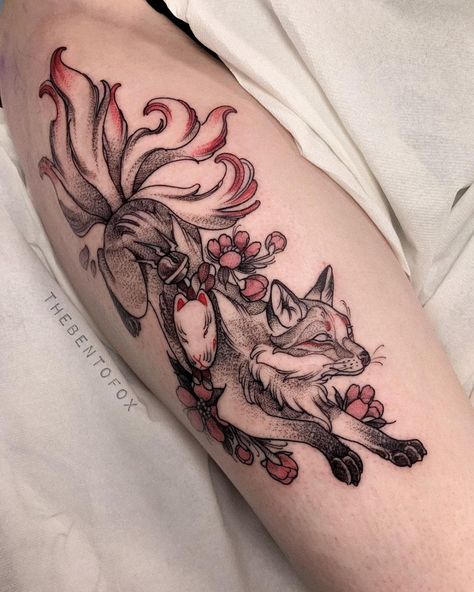 ✺ 𝐂𝐨𝐧𝐧𝐢𝐞 ✺ (@thebentofox) • Instagram photos and videos Red Fox Tattoos, Anime Sleeve, Kitsune Tattoo, Underboob Tattoos, It Tattoo, Fox Tattoo Design, Fantasy Tattoos, Red Ink Tattoos, Fox Tattoo