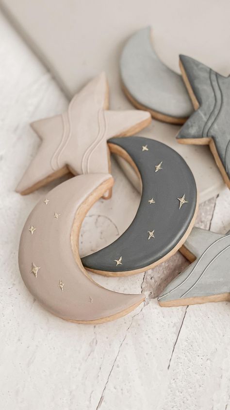 Star Moon Cloud Cookies, Moon And Stars Party Favors, Moon Shaped Cookies, Star And Moon Cookies Decorated, Crescent Moon Cookies Decorated, Moon Dessert Ideas, Celestial Cookies Decorated, Ramadan Cookies Decorated, Over The Moon Baby Shower Cookies