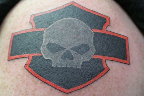 Harley-Davidson skull and shield tattoo | #rideon #harley #ChopperExchange #bikerornot #barandshield Harley Davidson Logo Tattoo, Drew Tattoo, Harley Davidson Tattoo, Poppy Tattoos, Harley Davidson Cake, Harley Davidson Painting, Shield Tattoo, Harley Tattoos, Harley Davidson Roadster