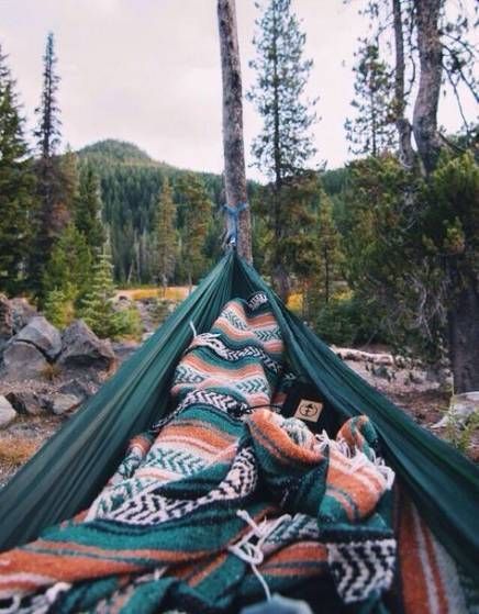 Aesthetic Hammock, Zelt Camping, Camping Sauvage, Camping 101, Granola Girl Aesthetic, Camping Vibes, Camping Photography, Camping Aesthetic, Adventure Aesthetic