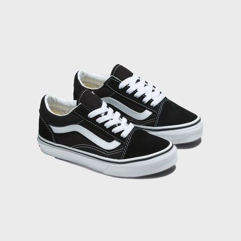 Vans Old Skool Kids Shoes - Black/True White - ManGo Surfing Vans Vintage, Tenis Vans, Made For Kids, Old Skool Black, Dream List, Van Doren, Footwear Design, Vans Kids, Vans Black And White