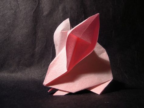 Akira Yoshizawa origami rabbit Akira Yoshizawa, Origami Rabbit, Origami Animals, Little Mouse, Paper Art, Origami, Cute Animals, Art Design, Texture