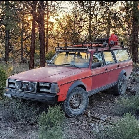 Volvo Station Wagon, Zombie Vehicle, Mini Trucks 4x4, Volvo Wagon, Volvo 240, Vintage Sports Cars, Pimped Out Cars, Van Car, Station Wagons