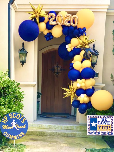 Balloon Garland For Graduation, Graduation Balloon Garland Backdrop, College Graduation Balloon Ideas, College Graduation Balloon Arch, Balloon Garland Graduation Party, Balloon Arches For Graduation, Graduation Balloons Arch, High School Graduation Balloon Garland, Graduation Balloon Garland Ideas