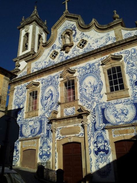 Santa Maria Church, Central Portugal, Azulejos Tiles, Portuguese Azulejos, Portuguese Architecture, Meeting Of The Minds, Portuguese Culture, Portuguese Tile, Portuguese Tiles