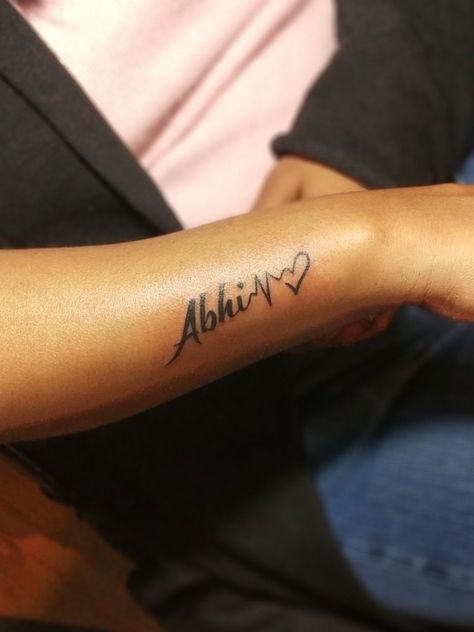 Beautiful Name Tattoos For Women, Abhi Name Tattoo, Heart Beat Tattoo With Name, Ace Tattoo One Piece, Name Tattoo Placements, Lifeline Tattoos, Small Name Tattoo, Tato Nama, Name Tattoo On Hand