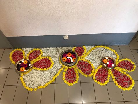 Rangoli Design With Urli, Urli Decoration Ideas For Diwali, Border Rangoli Designs For Pooja, Dev Diwali Rangoli, Decoration For Pooja, Urli Decoration Ideas, Marigold Decor, Indian Floral Decor, Indian Baby Shower Decorations