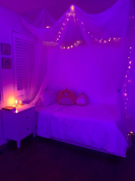 diy bed canopy with fairy lights Corner Bed Canopy Ideas, Room Ideas Led Lights, Diy Bed Canopy, Bed Canopy With Lights, Fairy Light Curtain, Princess Anastasia, Canopy Bed Diy, Kids Canopy, Canopy Curtains