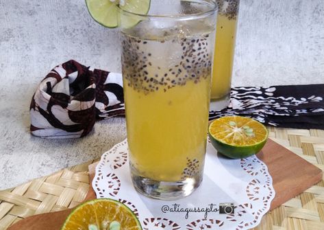 Resep es jeruk selasih Resep es jeruk selasih sangat cocok dijadikan menu minuman berbuka puasa. Sajian minuman dingin yang bisa melepaskan dahaga di kerongkongan Anda sekaligus rasanya menyegarkan. Sangat disukai oleh banyak orang mulai anak-anak hingga orang tua. Bahan dan cara membuatnya mudah. Anda pun tidak membutuhkan waktu lama untuk membuatnya. Asalkan semua bahan sudah… Selengkapnya »Resep Es Jeruk Selasih Menyegarkan, Cocok untuk Berbuka Puasa The post Resep Es Jeruk Se Es Timun, Frisian Flag, Berbuka Puasa, Buka Puasa, Air Panas, Refreshing Drinks Recipes, Yummy Eats, Refreshing Drinks, Tasty Dishes