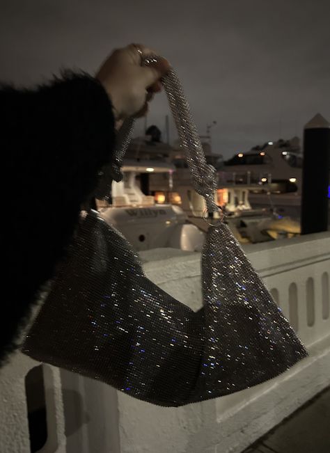 Silver Clutch Purse, Sparkly Bag, Sparkly Outfits, Dream Bags, Silver Clutch, Wedding Black, Purses For Women, Sparkle Jewelry, Evening Handbag