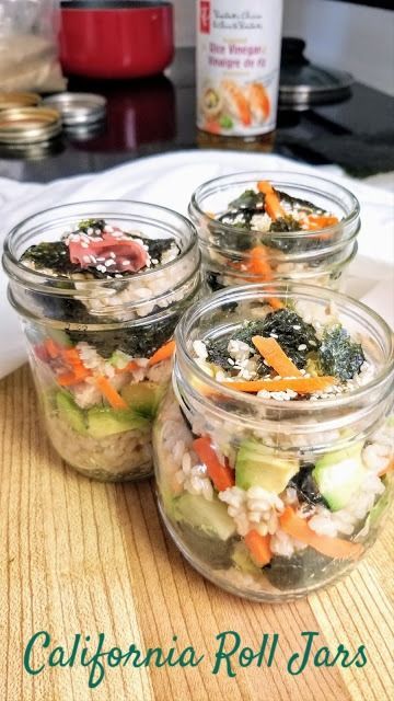 Tired of boring sandwiches for #lunch? If you like #sushi but don't like the fuss of making them, whip up a few of these California Roll Jars and you'll be looking forward to #lunchtime! #fishfriday California Roll In A Jar, Sushi Jars, Blue Zones Diet, Friday Food, Jar Salads, Food Recipes Easy, Lunch Salad, Zone Diet, Work Lunches