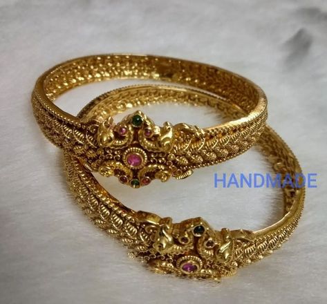 Bangles Jewelry Designs Gold Antique, Tode Bangles Gold, Wedding Jewellery Collections, Antique Gold Bangles Design, Gold Kangan, Temple Jewellery Earrings, Gold Bangles Indian, Antique Necklaces Design, Gold Bangles For Women