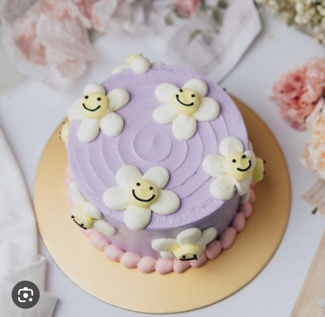 Smile Face Cake, Customised Cakes, Face Cake, Happy Daisy, Cake Board, 9th Birthday, Birthday Flowers, Fondant Cakes, Flower Cake