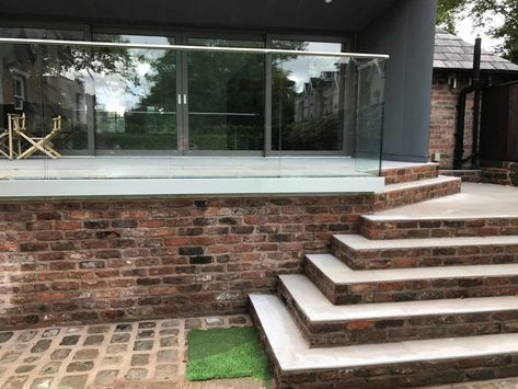 Extension Patio, Balustrade Ideas, Apartment Patio Gardens, Bungalow Extensions, Patio Railing, Raised Patio, Patio Steps, Patio Deck Designs, Balkon Design