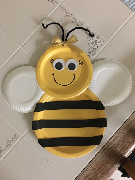 Bee Party Decorations, Bee Themed Classroom, Bumble Bee Birthday, Bee Classroom, Bee Birthday Party, Bee Baby Shower Theme, Mommy To Bee, Bumble Bee Baby Shower, Bee Party