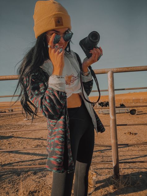 Grunge Rodeo Outfits, Country Boujee Aesthetic, Boujee Western Aesthetic, Edgy Outdoorsy Style, Cute Country Fall Outfits, Edgy Cowgirl Outfits, Dark Western Outfits, Western Grunge Outfits, Edgy Western Outfit