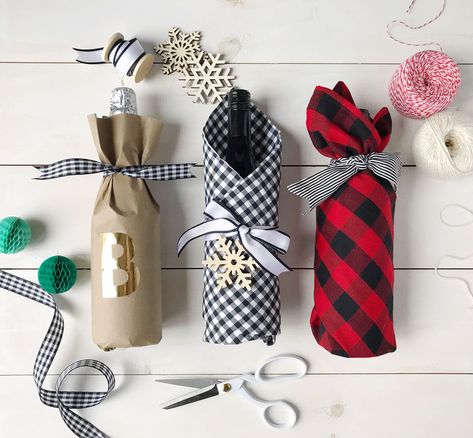 DIY Wine Bottle Gift Wrapping Ideas for Holiday Hostess Gifts at Thanksgiving and Christmas Wine Basket Gift Ideas, Wine Bottles Gift Wrap, Wine Basket Gift, Wine Gift Wrapping, Wine Hostess Gift, Bottle Gift Wrapping, Basket Gift Ideas, Wine Wrap, Wine Basket