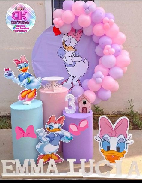 Daisy Duck Party Decorations, Daisy Duck Birthday Party Ideas, Daisy Duck Cake, Daisy Duck Birthday, Lion King Party Decorations, Daisy Duck Party, Minnie Y Daisy, Pata Daisy, Duck Party