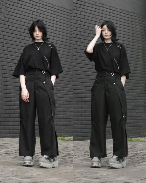 Korean Woman Style, Casual Cyberpunk Outfit, Plus Size Techwear, Japanese Streetwear Women, Japanese Techwear, Pick Your Outfit, Band Artwork, Chinese Streetwear, Peony Aesthetic