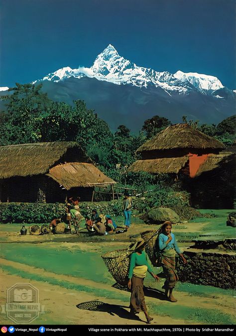 Nepal People, Historical Pics, Nepal Culture, Nepal Kathmandu, Nepal Travel, Old Photography, The Mountains Are Calling, Simple Background Images, Old Days