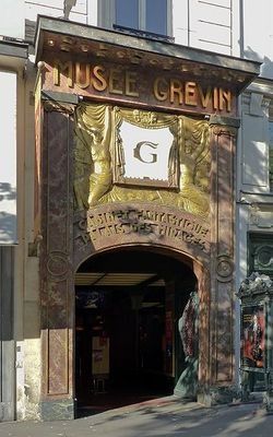 Jean-Paul Marat's Bathtub at Musée Grévin | Atlas Obscura France Shopping, Antoine Bourdelle, Paris In The Fall, Opera Garnier, Romantic Paris, Wax Museum, Travel Paris, Entry Ways, Museums In Paris