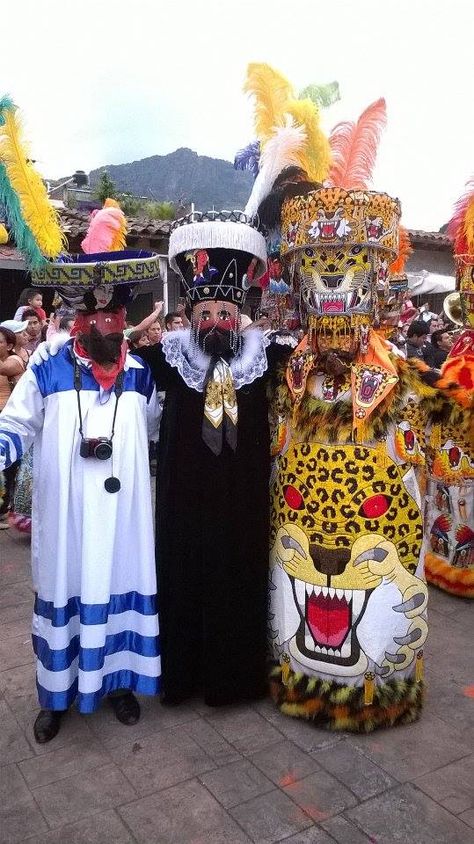 Aztec Empire, Latina Fashion Outfits, Latina Fashion, Mexican Culture, Wikimedia Commons, 4th Of July Wreath, 3d Art, Culture Art, Festival Captain Hat