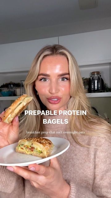 Emily English on Instagram: "PREPABLE HIGH PROTEIN BAGELS | breakfast prep that isn’t overnight oats. If the thought of overnight oats send shivers down your spine then have no fear, breakfast prep has never looked so good. Batch make and freeze these insanely delicious bagels for a healthy and convenient breakfast whenever you need. A super food frittata sandwiched with melty smoked cheese and a protein bagel packed with 22g grams of protein. Feel free to add in some sliced tomatoes and spi Breakfast Prep Protein, Protein Filled Lunches For Work, Breakfast Bagel Meal Prep, High Protein Bagel Breakfast, Breakfast Bagel Freezer, High Protein Bagel Toppings, Meal Prep Breakfast Bagels, Egg Breakfast Sandwich Make Ahead, Protein Bagel Sandwich