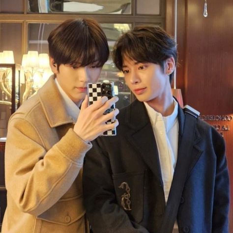 txt soobin taehyun icon Txt Duo, Soobin And Taehyun, Soobin Taehyun, Txt Soobin, Out Of My Mind, Look At The Stars, Blue Springs, Man Humor, Pop Group