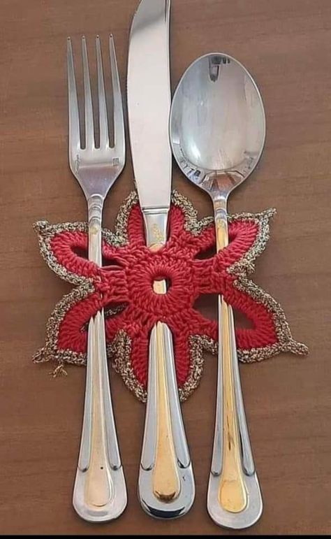 Christmas Cutlery, Crochet Kitchen, Crochet Decoration, Crochet Bookmarks, Crochet Home Decor, Crochet Fashion Patterns, Crochet Flower Tutorial, Christmas Crochet Patterns, Home Diy Projects