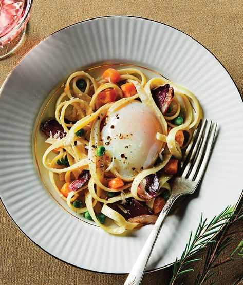 Duck Egg Fettuccine Carbonara and Fresh Pasta Sous vide makes this carbonara—complete with perfect egg, duck prosciutto, sweet peas, and butternut squash—possible. Duck Prosciutto, Carbonara Pasta Recipe, Fettuccine Carbonara, Sous Vide Pork, Pasta Carbonara Recipe, Beef Kebabs, Flank Steak Recipes, Ginger Pork, Soy Recipes