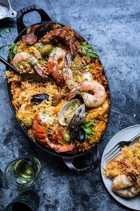 Paella Recept, Chorizo Paella, Cooking Risotto, Sicilian Food, Quirky Cooking, Homemade Breads, Seafood Paella, Paella Recipe, Spanish Recipes