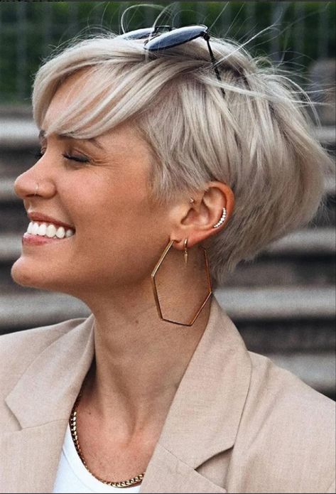 Hairstyles Short Pixie Haircuts For Women Over 50 Messy Pixie Haircut, Messy Short Hair, Short Grey Hair, Edgy Short Hair, Short Pixie Haircuts, Pixie Haircuts, 짧은 머리, Haircuts For Fine Hair, Short Blonde