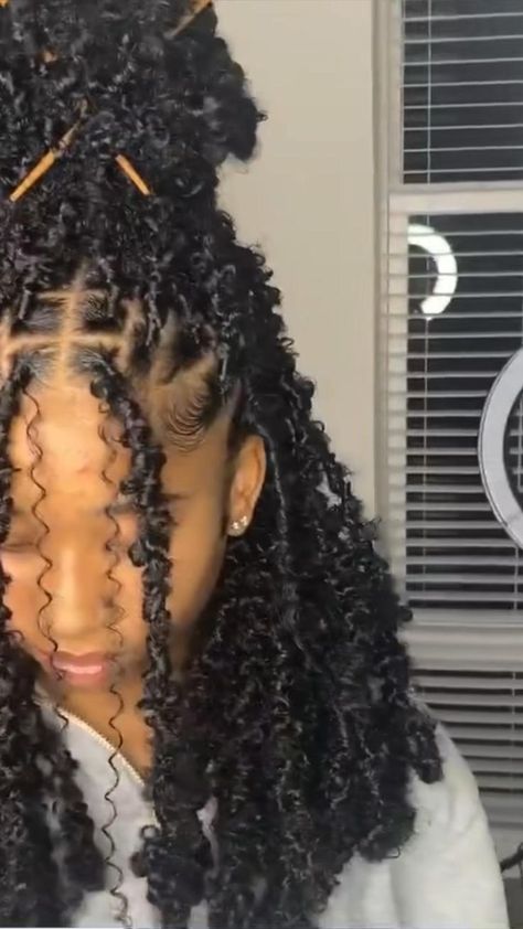 Butterfly Locs Baddie Hairstyles, Butterfly Locs Wedding Hairstyle, Hairstyles For First Day Of School Black, Invisible Locs Twist With Curls, Butterfly Locs Hairstyle, Butterfly Twist, Cute Box Braids, Summer Hairstyles For Black Women, Butterfly Locs