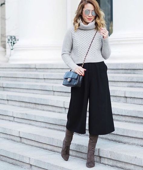 a grey turtleneck sweater, black culottes, taupe suede boots and a black bag for winter Styling Culottes Winter, Winter Culottes Outfit, Grey Culottes Outfit, Culottes Outfit Winter, Culottes Outfit Work, Grey Culottes, Culotte Outfit, How To Wear Culottes, How To Style Culottes