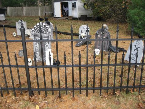 Diy Graveyard, Halloween Gate, Graveyard Fence, Cemetery Fence, Halloween Fence, Haunted Cemetery, Halloween Cemetery, Halloween Diy Outdoor, Halloween Outside