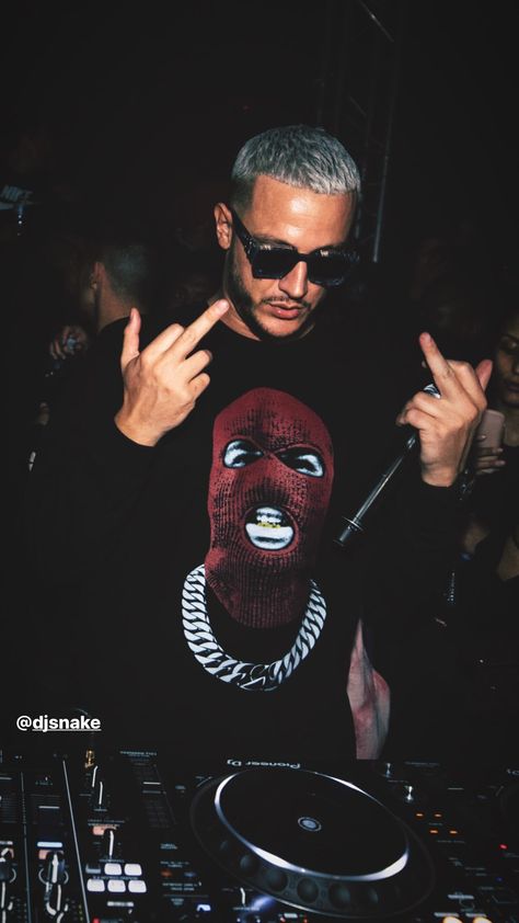 Dj Snake Wallpapers, Dj Inspiration, Snake Wallpaper, Dj Photos, Portrait Photography Men, Dj Snake, Like Mike, Dont Kill My Vibe, Music Icon