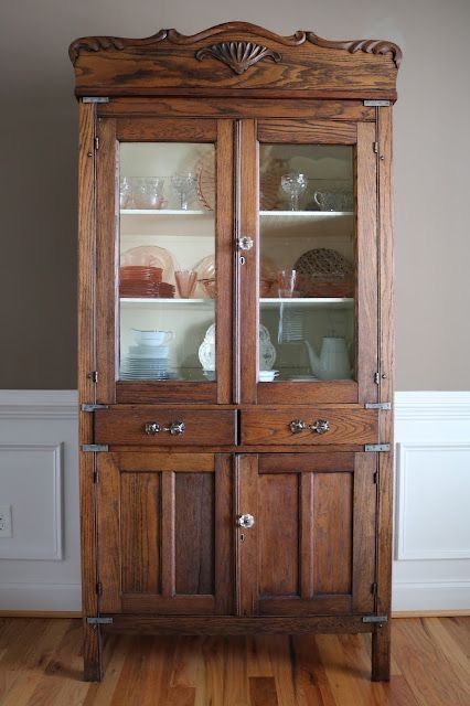 Antique Cupboard In Kitchen, Antique Hutch In Kitchen, Pie Hutch, Vintage Pie Safe, Primitive Cabinet, Safe Cabinet, Antique Pie Safe, Cupboard Decor, Wheel Table