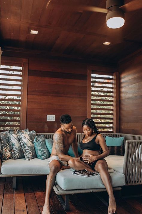 Black Pregnant Couple, Black Family Goals, Black Family Aesthetic, Babymoon Pictures, Indoor Maternity Shoot, Hawaii Babymoon, Black Motherhood, Couple Pregnancy Photoshoot, Pregnancy Goals