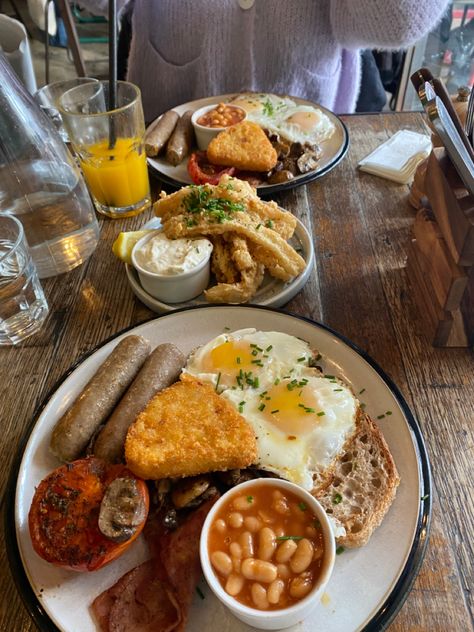 British Breakfast Traditional, Uk Food British, British Food Aethstetic, English Breakfast Aesthetic, Traditional English Breakfast, England Breakfast, English Traditions, Luxury Breakfast, Eating Pictures