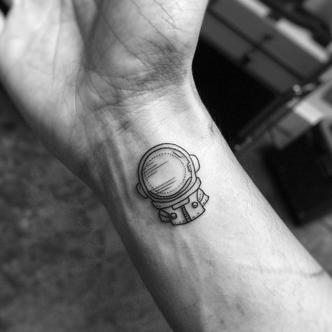 Explore the universe on your wrist! This astronaut helmet tattoo symbolizes the vast, unknown depths of space and our endless curiosity. Save this for future ink inspiration & follow for more cosmic designs. Rendered in stark black, the intricate shading and reflections bring this petite piece of the cosmos to life. #SpaceTattoo #AstronautInk #BlackInkArt #TinyTattooIdeas #CosmicDesign #AiImage Astronaut Helmet Tattoo, Helmet Tattoo, Astronaut Helmet, Black Ink Art, Ink Inspiration, Space Tattoo, The Cosmos, Minimal Tattoo, I Tattoo