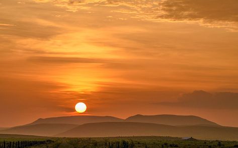 Alpine Texas, Sunset Desert, Desert Aesthetic, Fantasy Romance Books, Desert Mountains, Lavender Aesthetic, Landscape Sunset, Mountain Sunset, Desert Sunset