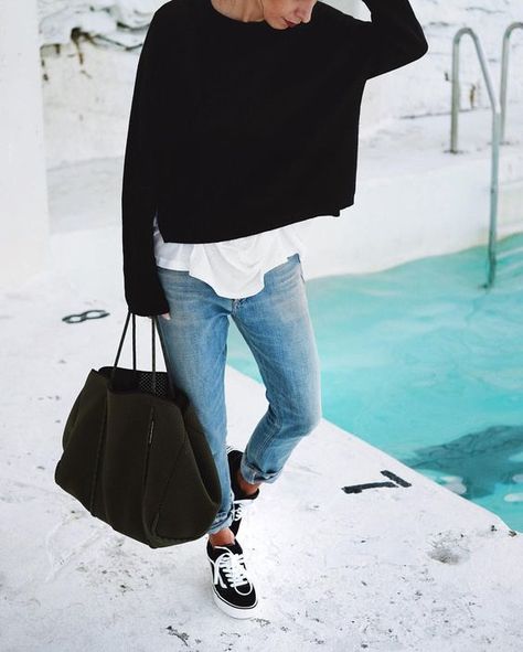 Team a black oversized sweater with light blue boyfriend jeans to create a great weekend-ready look. Round off this look with black and white canvas low top sneakers.   Shop this look on Lookastic: https://lookastic.com/women/looks/oversized-sweater-crew-neck-t-shirt-boyfriend-jeans/21721   — Black Oversized Sweater  — White Crew-neck T-shirt  — Light Blue Boyfriend Jeans  — Black Wool Tote Bag  — Black and White Canvas Low Top Sneakers How To Wear Vans, Classic Lifestyle, Vans Outfit, Jeans And Converse, Oversize Pullover, Quoi Porter, Outfit Jeans, Mode Inspo, 가을 패션