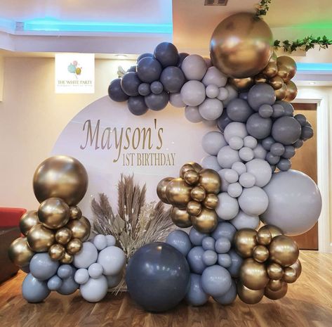 Ring Backdrop With Balloons, Baloni Dekoracija, Balloon Ring, 40th Party Ideas, 18th Birthday Decorations, Gender Reveal Party Games, Bridal Shower Balloons, Frozen Birthday Cake, Birthday Balloon Decorations