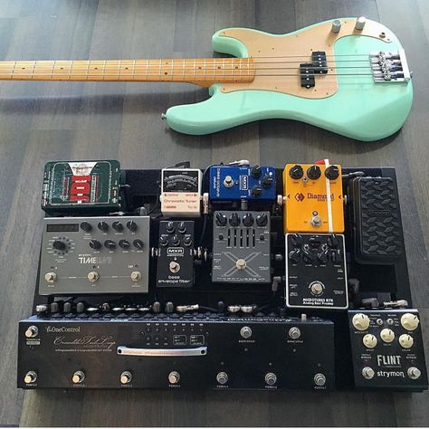 Bass Pedalboard, Pedalboard Ideas, Bass Pedals, Pedal Board, Effects Pedals, Bass Guitar, Thumbs Up, Bass, Guitar