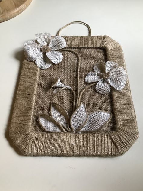 Burlap Flower Tutorial, Jute Twine Crafts, Jute Flowers, Twine Crafts, Flower Box Gift, Jute Crafts, Burlap Crafts, Handmade Embroidery Designs, Burlap Flowers